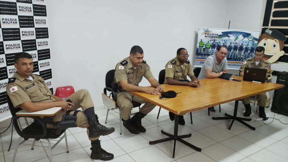 REUNIÃO POLICIA MILITAR