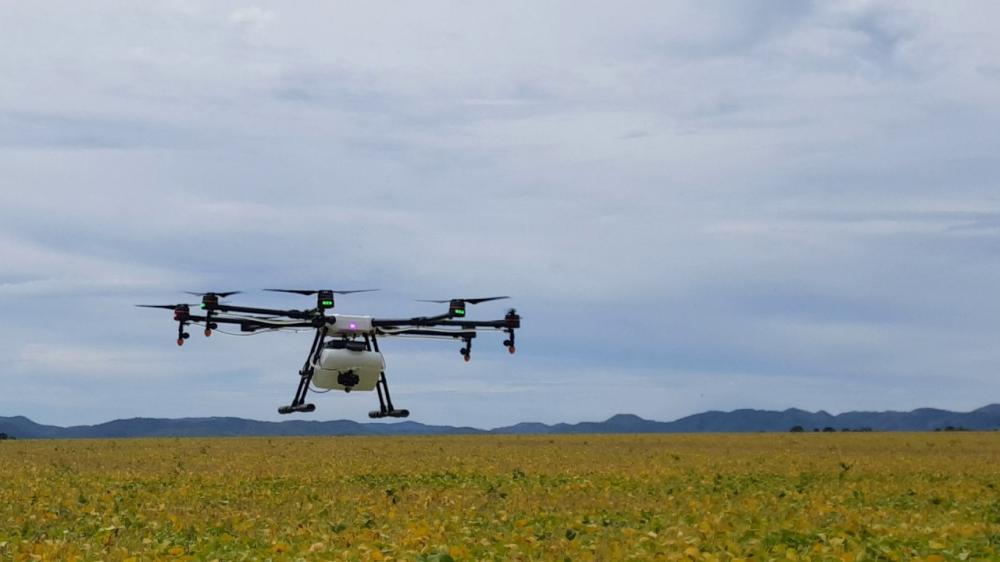 Drone de pulverização promete revolucionar o trabalho dos produtores rurais