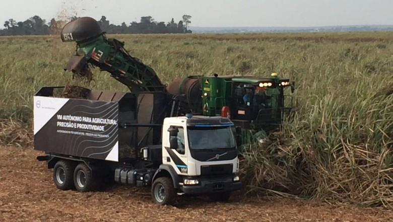 Volvo apresenta caminhão autônomo projetado no Brasil para colheita de cana 