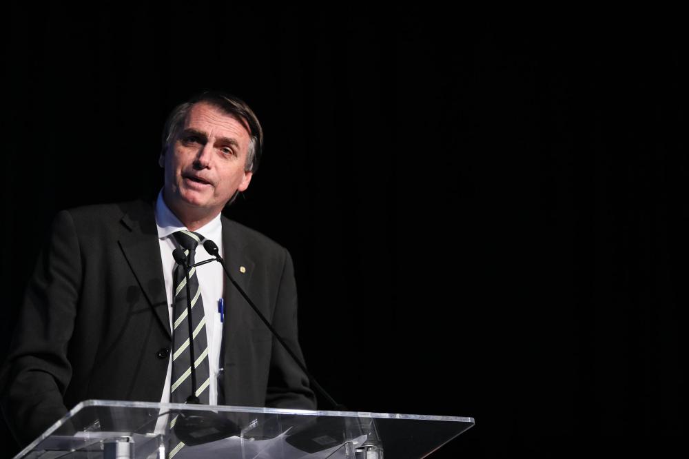 Bolsonaro apoia setor de etanol e promete parceria