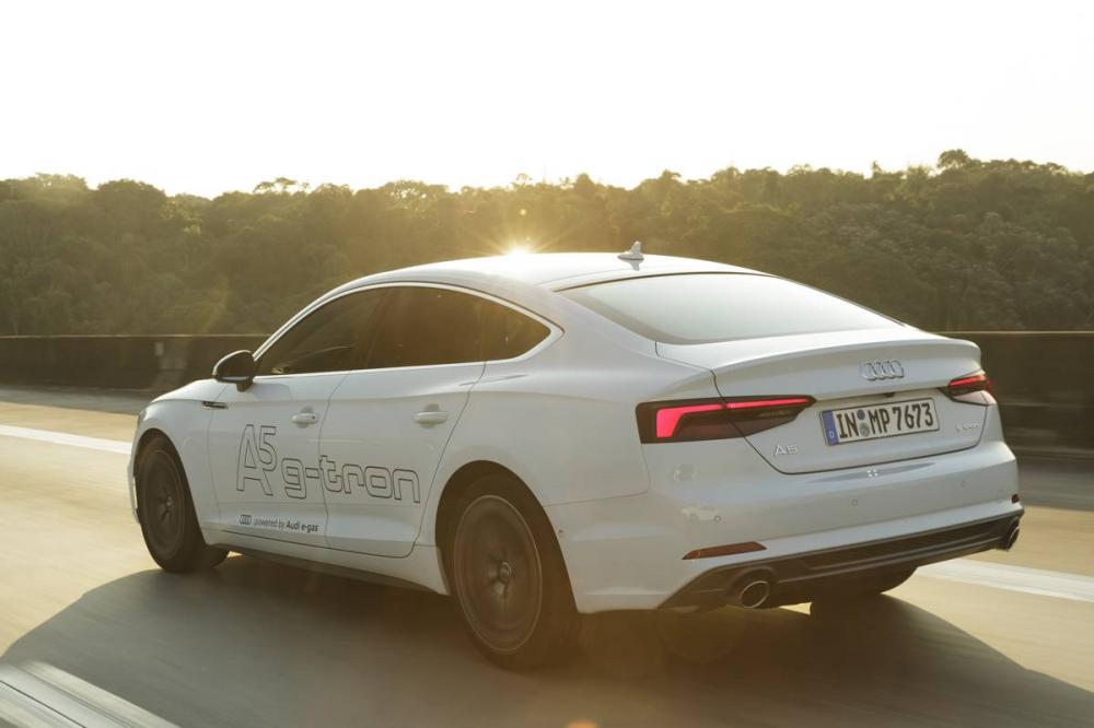 Test-drive na Coopcana de carro movido a biomentano é exemplo de que da cana tudo se aproveita