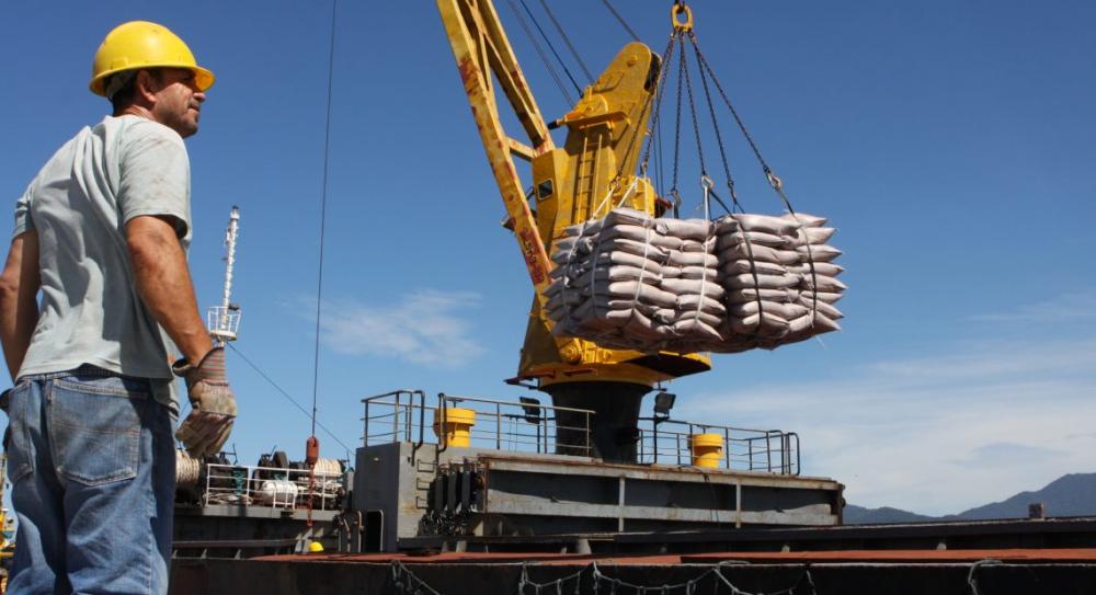 Embarques de açúcar batem recorde em outubro e balança comercial do agro alcança US$ 8 bilhões