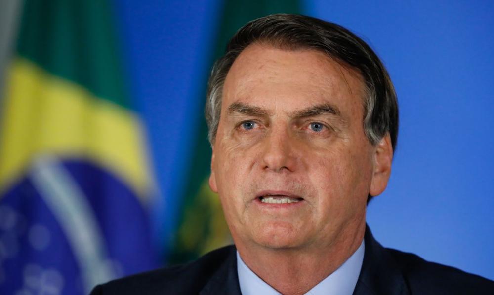 Bolsonaro diz que estuda projeto de lei para mudar cobrança de ICMS sobre combustíveis